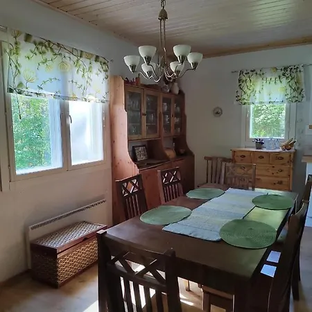 Ilmastoitu Ja Rantasauna Βίλα